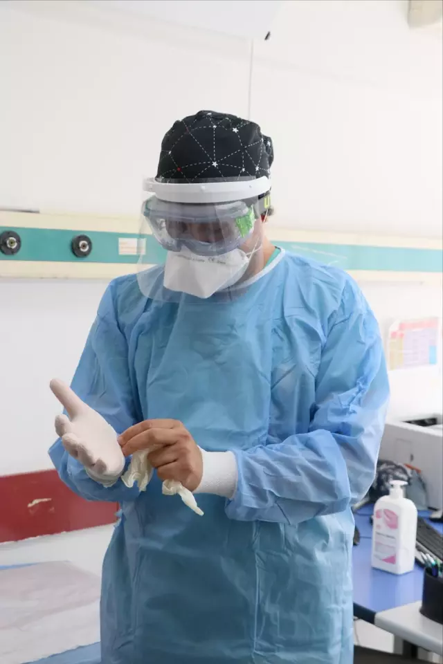 32 gün arayla 2 kez Kovid-19 geçiren doktordan vatandaşlara 'aşı olun' çağrısı 32 gün arayla 2 kez Kovid-19 geçiren doktordan vatandaşlara 'aşı olun' çağrısı