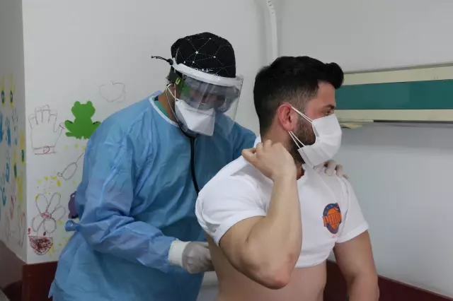 32 gün arayla 2 kez Kovid-19 geçiren doktordan vatandaşlara 'aşı olun' çağrısı 32 gün arayla 2 kez Kovid-19 geçiren doktordan vatandaşlara 'aşı olun' çağrısı