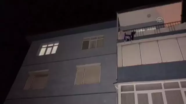 4'üncü kattan düştüğü iddia edilen Suriyeli çocuk ağır yaralandı 4'üncü kattan düştüğü iddia edilen Suriyeli çocuk ağır yaralandı