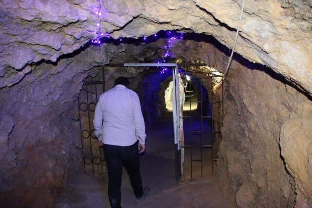 420 metre uzunluğundaki bu tünel lokanta çok farklı! Yemeğe değil, serinlemeye geliyorlar 420 metre uzunluğundaki bu tünel lokanta çok farklı! Yemeğe değil, serinlemeye geliyorlar