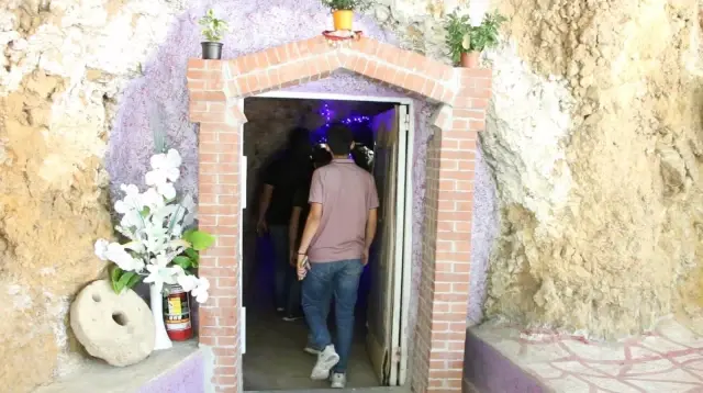 420 metre uzunluğundaki bu tünel lokanta çok farklı! Yemeğe değil, serinlemeye geliyorlar 420 metre uzunluğundaki bu tünel lokanta çok farklı! Yemeğe değil, serinlemeye geliyorlar