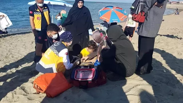5 yaşındaki çocuk denize düşerek boğulma tehlikesi geçirdi 5 yaşındaki çocuk denize düşerek boğulma tehlikesi geçirdi
