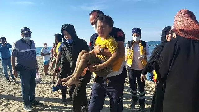 5 yaşındaki çocuk denize düşerek boğulma tehlikesi geçirdi 5 yaşındaki çocuk denize düşerek boğulma tehlikesi geçirdi