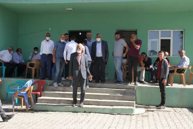 88 yıllık ömrünün 64 yılını mahalle muhtarı olarak geçiren Reşit Kardan vefat etti 88 yıllık ömrünün 64 yılını mahalle muhtarı olarak geçiren Reşit Kardan vefat etti