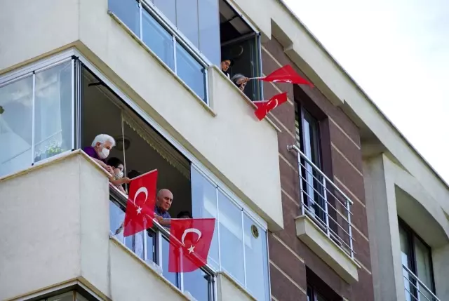 95 kilometrelik Atatürk ve İstiklal Yolu yürüyüşü son buldu 95 kilometrelik Atatürk ve İstiklal Yolu yürüyüşü son buldu