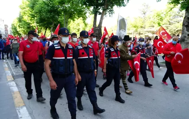95 kilometrelik Atatürk ve İstiklal Yolu yürüyüşü son buldu 95 kilometrelik Atatürk ve İstiklal Yolu yürüyüşü son buldu