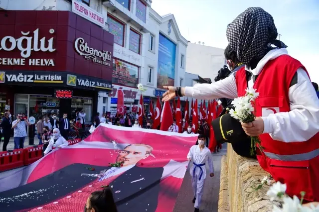 95 kilometrelik Atatürk ve İstiklal Yolu yürüyüşü son buldu 95 kilometrelik Atatürk ve İstiklal Yolu yürüyüşü son buldu