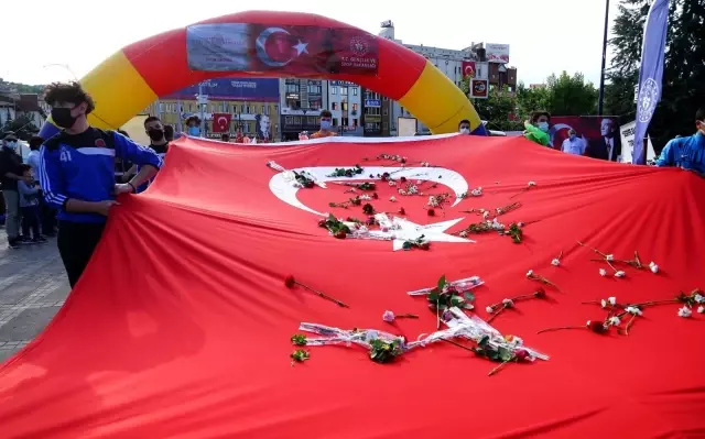 95 kilometrelik Atatürk ve İstiklal Yolu yürüyüşü son buldu 95 kilometrelik Atatürk ve İstiklal Yolu yürüyüşü son buldu