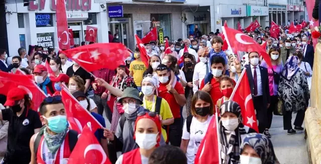 95 kilometrelik Atatürk ve İstiklal Yolu yürüyüşü son buldu 95 kilometrelik Atatürk ve İstiklal Yolu yürüyüşü son buldu