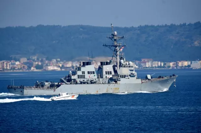 ABD savaş gemisi Çanakkale Boğazı'ndan geçti ABD savaş gemisi Çanakkale Boğazı'ndan geçti
