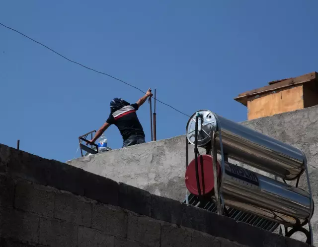 Son dakika haber! Adana'da evinin damında tüfekle havaya ateş açıp polise direnen kişi gözaltına alındı Son dakika haber! Adana'da evinin damında tüfekle havaya ateş açıp polise direnen kişi gözaltına alındı