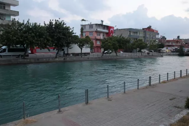 Sulama kanalına düşen kişiyi çevredekiler kurtardı Sulama kanalına düşen kişiyi çevredekiler kurtardı