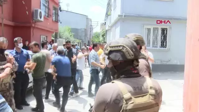 ADANA HAVAYA ATEŞ AÇTI; LİNÇ EDİLMEKTEN POLİS KURTARDI ADANA HAVAYA ATEŞ AÇTI; LİNÇ EDİLMEKTEN POLİS KURTARDI