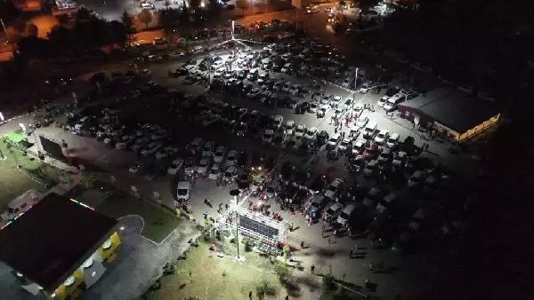SPOR Adanalılar Türkiye-İtalya maçını dev ekranlarda izledi SPOR Adanalılar Türkiye-İtalya maçını dev ekranlarda izledi