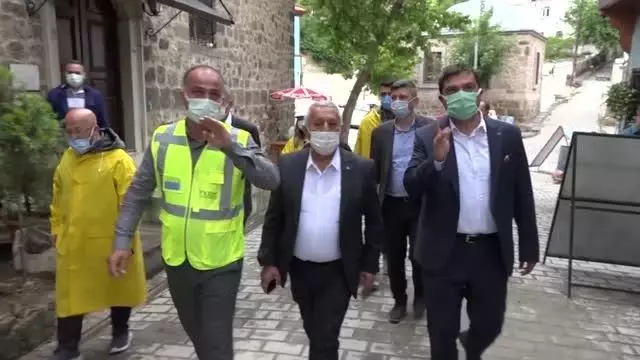 AFYONKARAHİSAR - Uşak Belediye Başkanı Çakın, Sokak Sağlıklaştırma Projesini inceledi AFYONKARAHİSAR - Uşak Belediye Başkanı Çakın, Sokak Sağlıklaştırma Projesini inceledi