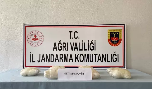 Ağrı'da dere yatağında 6 kilo 528 gram metamfetamin ele geçirildi Ağrı'da dere yatağında 6 kilo 528 gram metamfetamin ele geçirildi