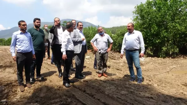 AK Parti Adana Milletvekili Abdullah Doğru, Kozan'da yağıştan olumsuz etkilenen bölgeleri inceledi AK Parti Adana Milletvekili Abdullah Doğru, Kozan'da yağıştan olumsuz etkilenen bölgeleri inceledi