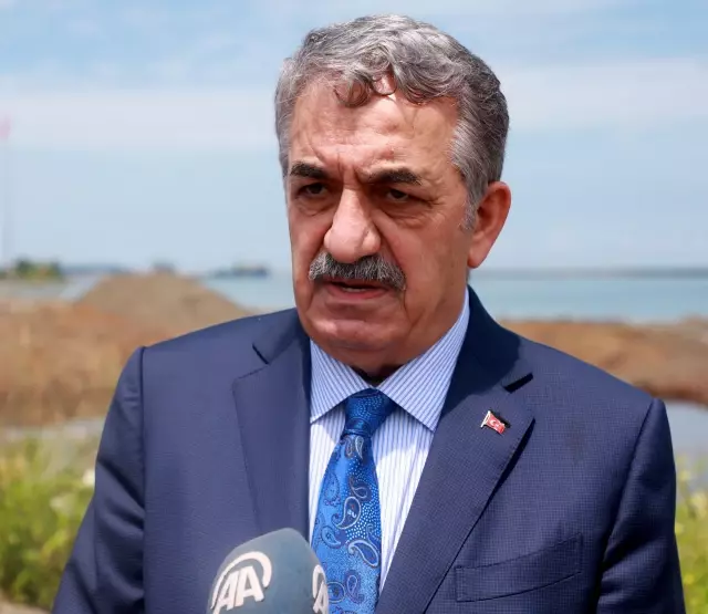 AK Parti Genel Başkan Yardımcısı Yazıcı, Rize'de Millet Bahçesinin yapıldığı alanda incelemelerde bulundu AK Parti Genel Başkan Yardımcısı Yazıcı, Rize'de Millet Bahçesinin yapıldığı alanda incelemelerde bulundu