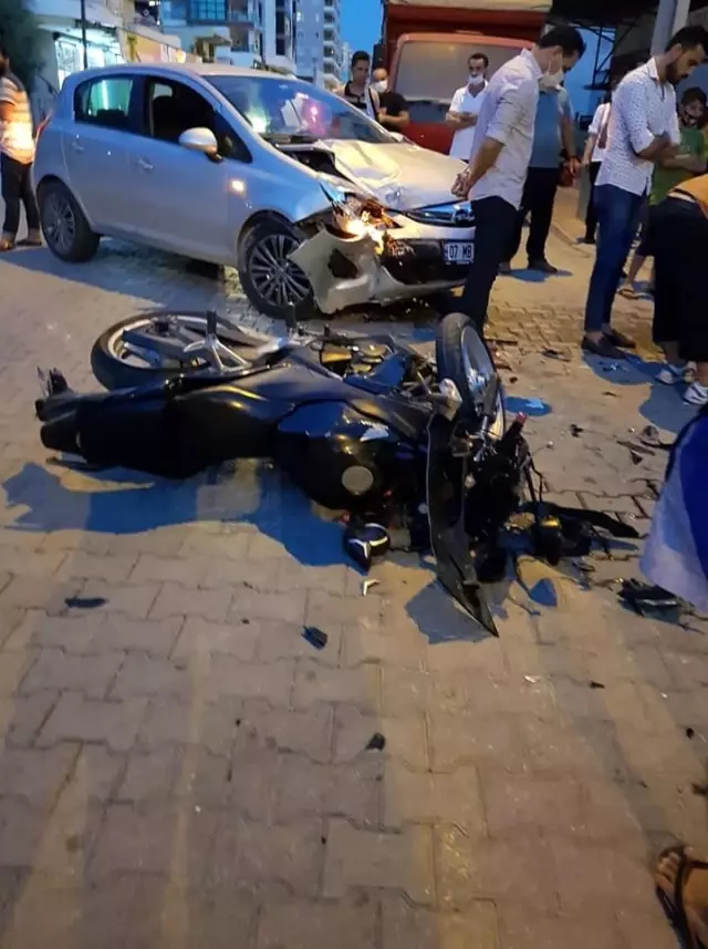 Alanya'da motosiklet otomobille çarpıştı: 1 yaralı Alanya'da motosiklet otomobille çarpıştı: 1 yaralı