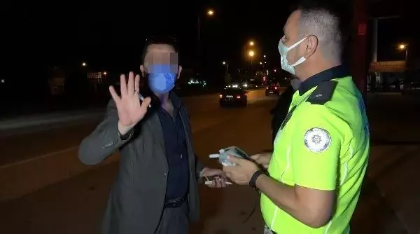 Son dakika: ALKOLLÜ ARAÇ KULLANAN AVUKAT, CEZA YAZAN POLİSLERE İSİM SORDU Son dakika: ALKOLLÜ ARAÇ KULLANAN AVUKAT, CEZA YAZAN POLİSLERE İSİM SORDU