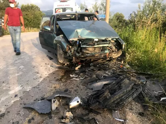 Alkollü sürücü hatalı sollama yaptı, iki otomobil çarpıştı: 4 yaralı Alkollü sürücü hatalı sollama yaptı, iki otomobil çarpıştı: 4 yaralı