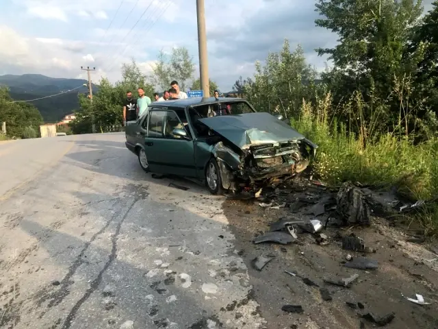 Alkollü sürücü hatalı sollama yaptı, iki otomobil çarpıştı: 4 yaralı Alkollü sürücü hatalı sollama yaptı, iki otomobil çarpıştı: 4 yaralı