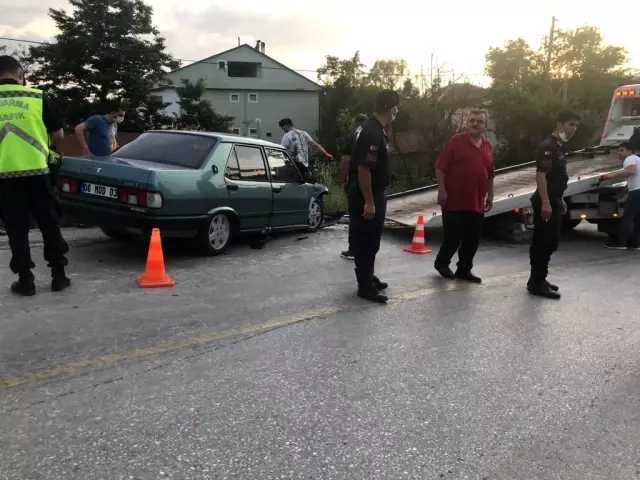 Alkollü sürücü hatalı sollama yaptı, iki otomobil çarpıştı: 4 yaralı Alkollü sürücü hatalı sollama yaptı, iki otomobil çarpıştı: 4 yaralı