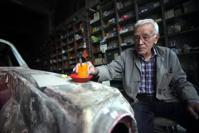 'Anadol' otomobiller 'Dede Suat'ın elinde hayata dönüyor 'Anadol' otomobiller 'Dede Suat'ın elinde hayata dönüyor
