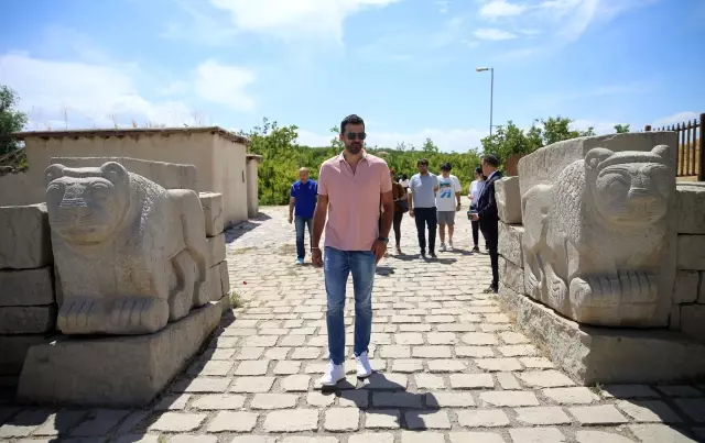 Anadolu Efes'in Hırvat oyuncusu Krunoslav Simon, kariyerini ve sezonu değerlendirdi Açıklaması Anadolu Efes'in Hırvat oyuncusu Krunoslav Simon, kariyerini ve sezonu değerlendirdi Açıklaması