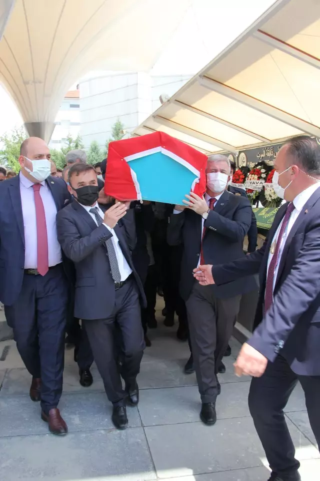 Son dakika! İtfaiye aracının tarlaya devrilmesi sonucu hayatını kaybeden itfaiye erinin cenazesi defnedildi Son dakika! İtfaiye aracının tarlaya devrilmesi sonucu hayatını kaybeden itfaiye erinin cenazesi defnedildi