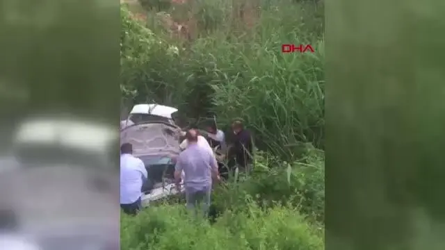 ANKARA'DA OTOMOBİL DEREYE DÜŞTÜ 2'Sİ AĞIR 4 YARALI ANKARA'DA OTOMOBİL DEREYE DÜŞTÜ 2'Sİ AĞIR 4 YARALI