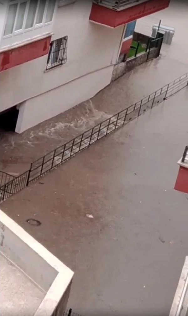 Ankara yine sele teslim! Sağanak yağmur, su baskınlarına yol açtı