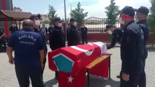 Kazada ölen 37 yıllık itfaiye eri son yolculuğuna uğurlandı Kazada ölen 37 yıllık itfaiye eri son yolculuğuna uğurlandı