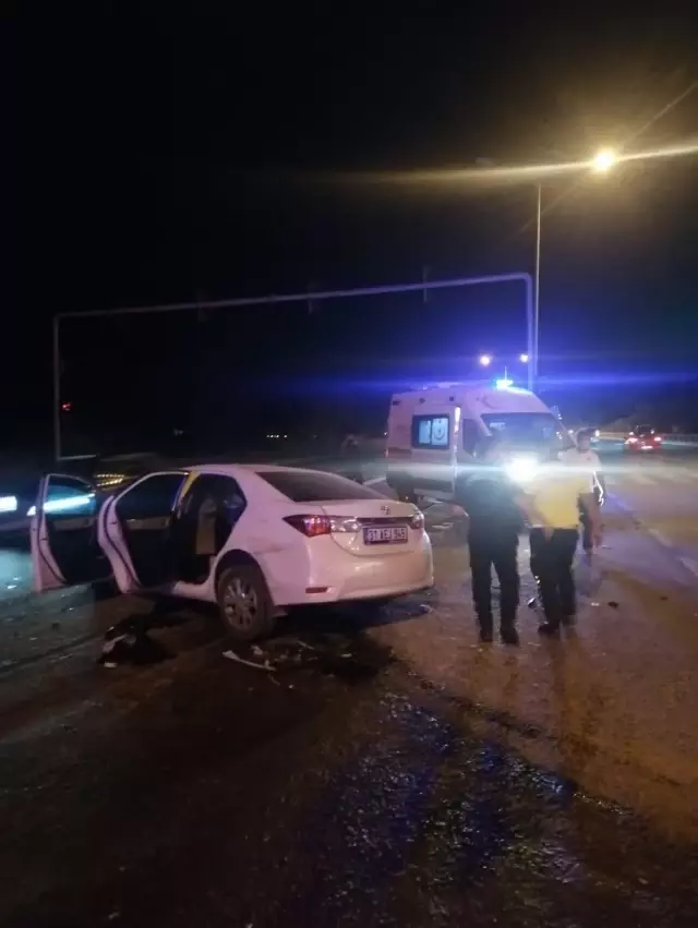 Son dakika haberi: Antalya'da 2 kişinin yaralandığı trafik kazası güvenlik kamerasında Son dakika haberi: Antalya'da 2 kişinin yaralandığı trafik kazası güvenlik kamerasında