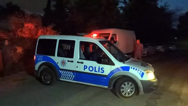 Son dakika... Başkasının evine girip camları kıran kişi gözaltına alındı Son dakika... Başkasının evine girip camları kıran kişi gözaltına alındı
