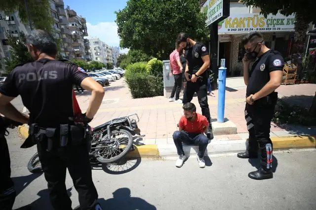 Son dakika haber | Polisten kaçan hırsızlık şüphelisi kaza yapınca yakalandı Son dakika haber | Polisten kaçan hırsızlık şüphelisi kaza yapınca yakalandı