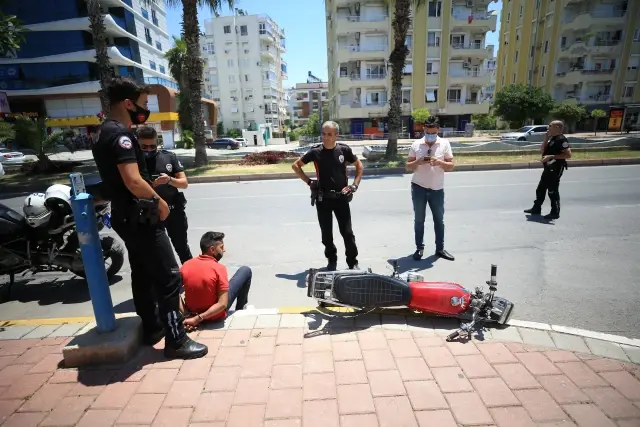 Son dakika haber | Polisten kaçan hırsızlık şüphelisi kaza yapınca yakalandı Son dakika haber | Polisten kaçan hırsızlık şüphelisi kaza yapınca yakalandı