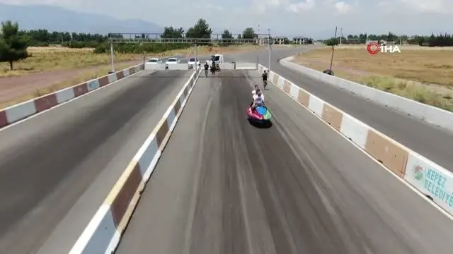 Antalyalı çılgın iş adamı, bu kez modifiye ettiği jet ski ile karada hız yaptı Antalyalı çılgın iş adamı, bu kez modifiye ettiği jet ski ile karada hız yaptı