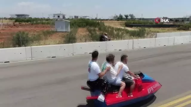 Antalyalı çılgın iş adamı, bu kez modifiye ettiği jet ski ile karada hız yaptı Antalyalı çılgın iş adamı, bu kez modifiye ettiği jet ski ile karada hız yaptı