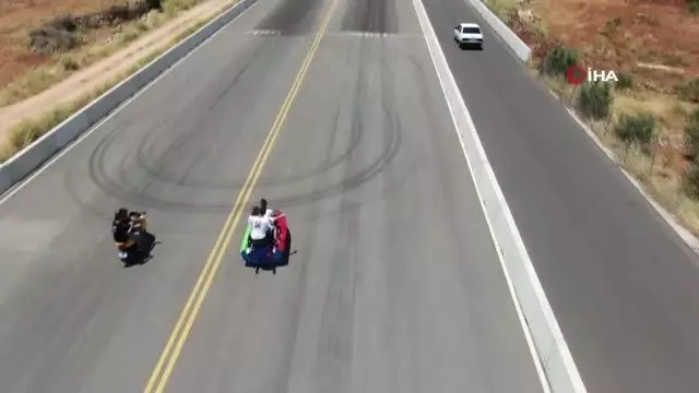 Antalyalı çılgın iş adamı, bu kez modifiye ettiği jet ski ile karada hız yaptı Antalyalı çılgın iş adamı, bu kez modifiye ettiği jet ski ile karada hız yaptı