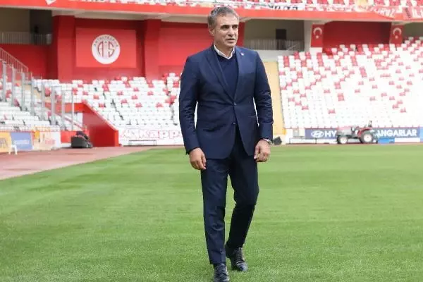 Antalyaspor, 4 futbolcuyla yolları ayırıyor Antalyaspor, 4 futbolcuyla yolları ayırıyor