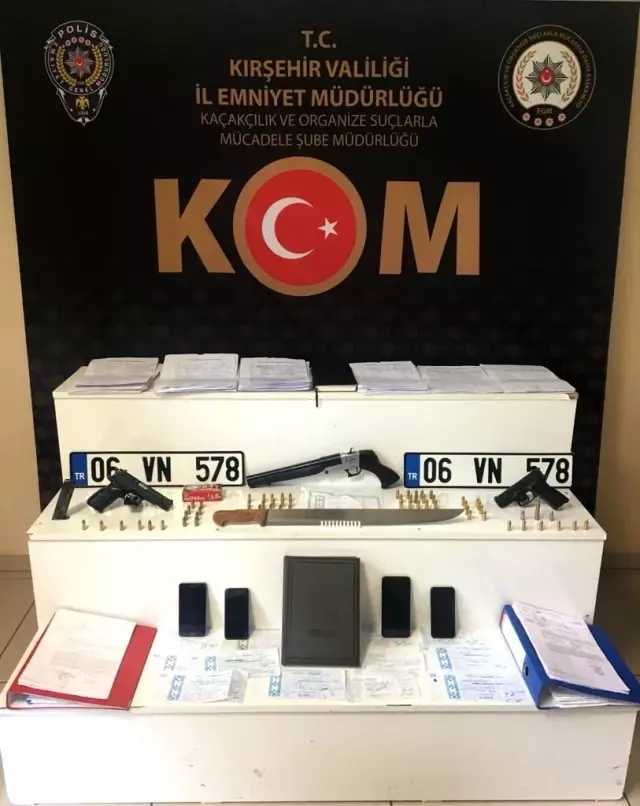 Araç ilanı veren vatandaşları dolandıran 8 kişilik çete çökertildi Araç ilanı veren vatandaşları dolandıran 8 kişilik çete çökertildi