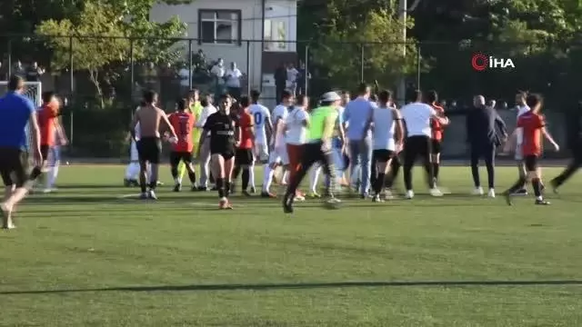 Arşiv - Boks ringine dönen maç sonrası 6 oyuncu disiplin kuruluna sevk edildi Arşiv - Boks ringine dönen maç sonrası 6 oyuncu disiplin kuruluna sevk edildi