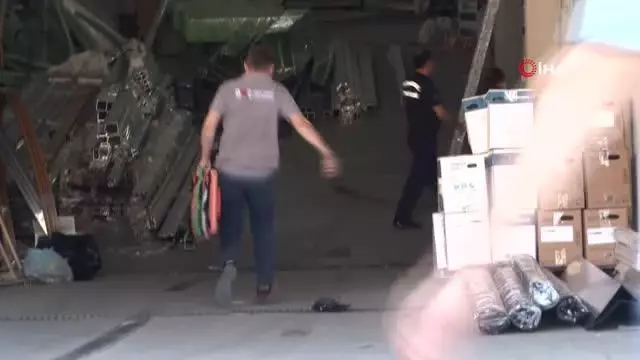 Asansör boşluğuna düşen işçi yaralı olarak kurtarıldı Asansör boşluğuna düşen işçi yaralı olarak kurtarıldı