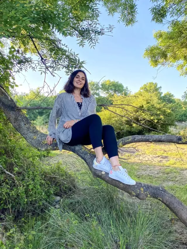 Aslıhan Gürbüz ayıyı biberonla besledi Aslıhan Gürbüz ayıyı biberonla besledi