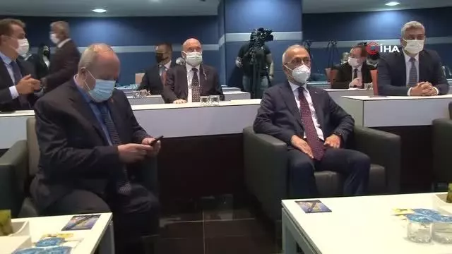 ASO Başkanı Özdebir: 'Sanayi sektörü yaşanan bütün zorluklara karşın ekonomimizin yüz akı olmuştur' ASO Başkanı Özdebir: 'Sanayi sektörü yaşanan bütün zorluklara karşın ekonomimizin yüz akı olmuştur'