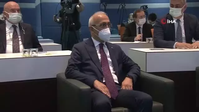ASO Başkanı Özdebir: 'Sanayi sektörü yaşanan bütün zorluklara karşın ekonomimizin yüz akı olmuştur' ASO Başkanı Özdebir: 'Sanayi sektörü yaşanan bütün zorluklara karşın ekonomimizin yüz akı olmuştur'