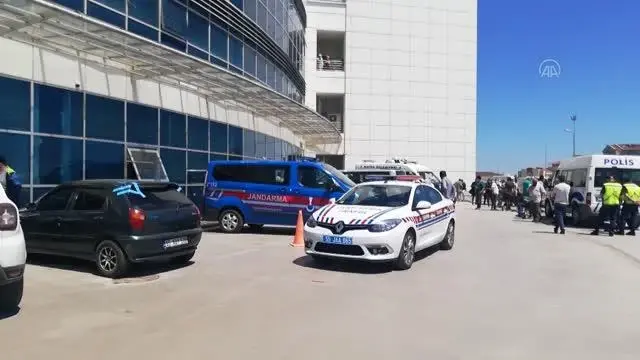 Bafra'da arkadaşlar arasında çıkan kavgada 3 kişi hayatını kaybetti (2) Bafra'da arkadaşlar arasında çıkan kavgada 3 kişi hayatını kaybetti (2)