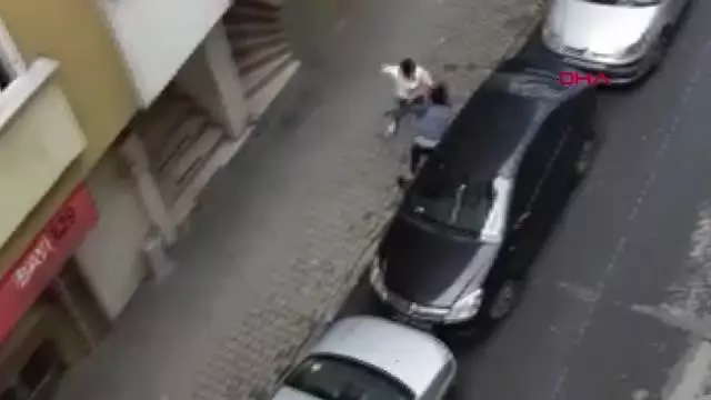 BAĞCILAR'DA HAMİLE KARISINI SOKAKTA FECİ ŞEKİLDE DARBETTİ BAĞCILAR'DA HAMİLE KARISINI SOKAKTA FECİ ŞEKİLDE DARBETTİ