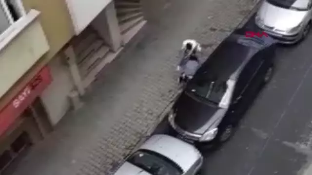 BAĞCILAR'DA HAMİLE KARISINI SOKAKTA FECİ ŞEKİLDE DARBETTİ BAĞCILAR'DA HAMİLE KARISINI SOKAKTA FECİ ŞEKİLDE DARBETTİ